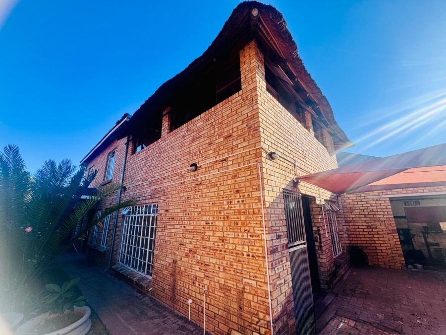 To Let 4 Bedroom Property for Rent in Bodorp North West